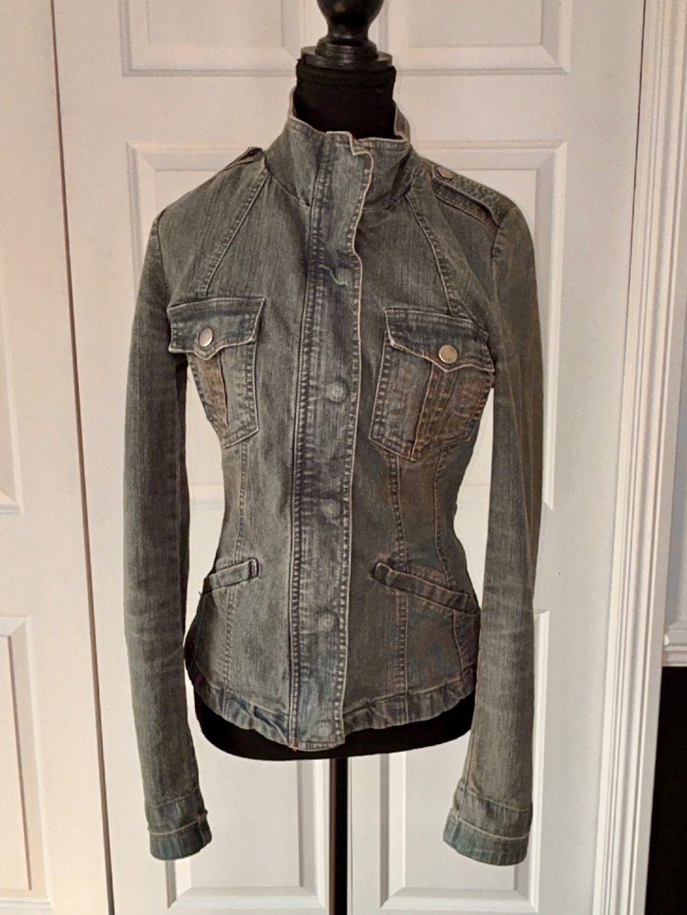 Nikkies Threads Fitted Denim Blazer Jacket with- Zipper and Snaps Size L
